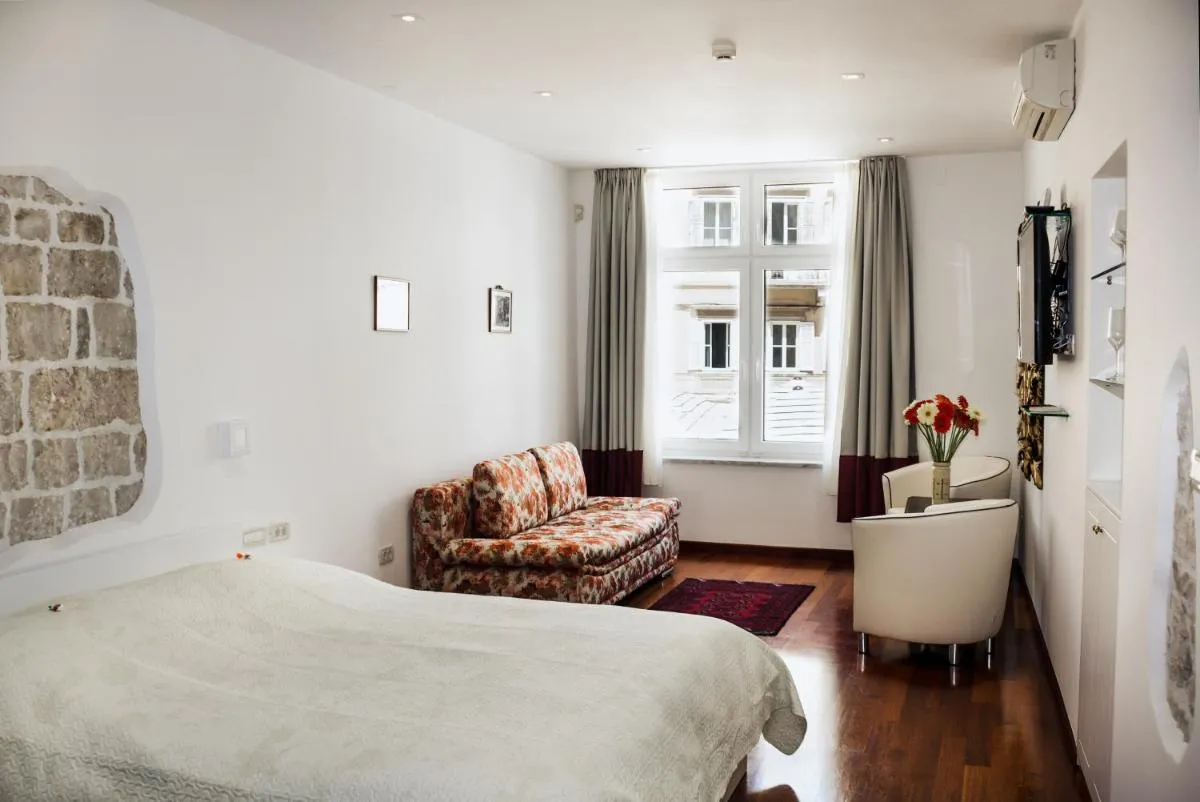 Image 1 of Old Square Studio Apartment