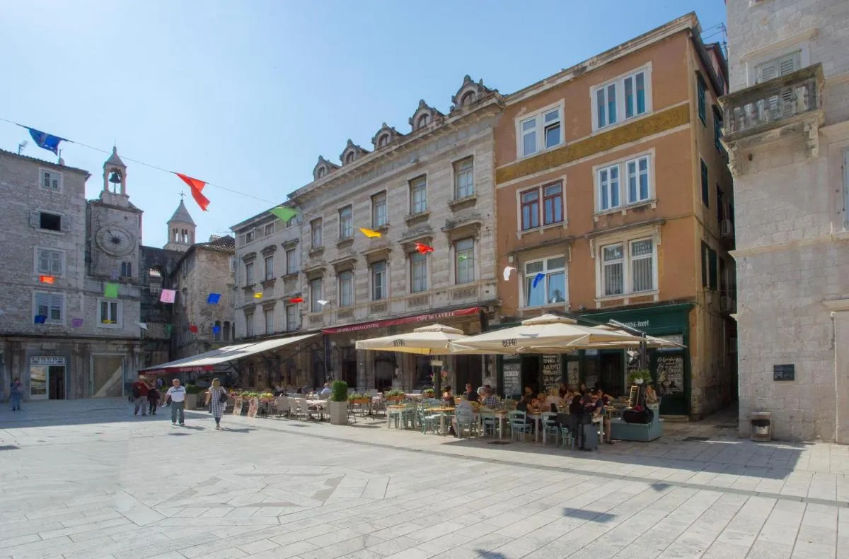 Image 5 of Old Square view apartment