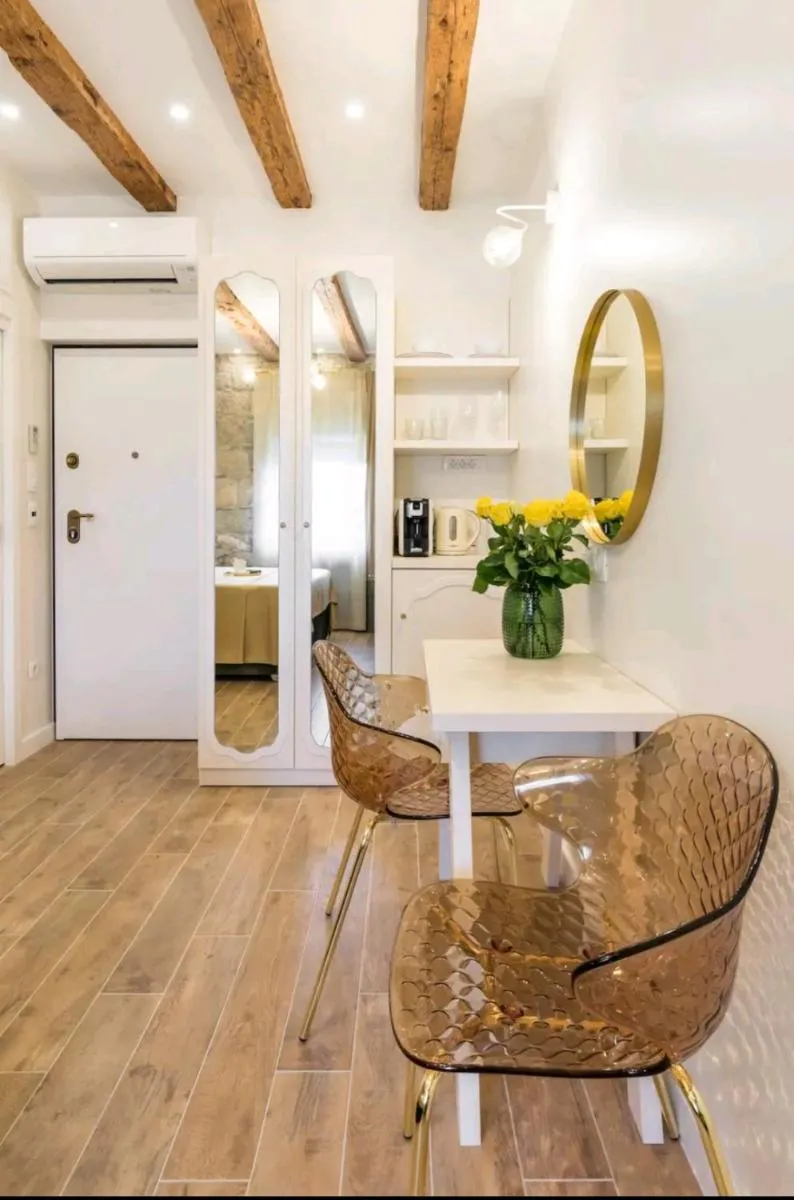Image 4 of Old town vibes for 2, luxury room with sea view