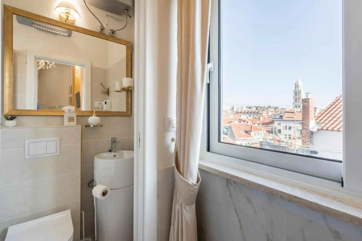 Image 6 of Olivia Luxury Rooms