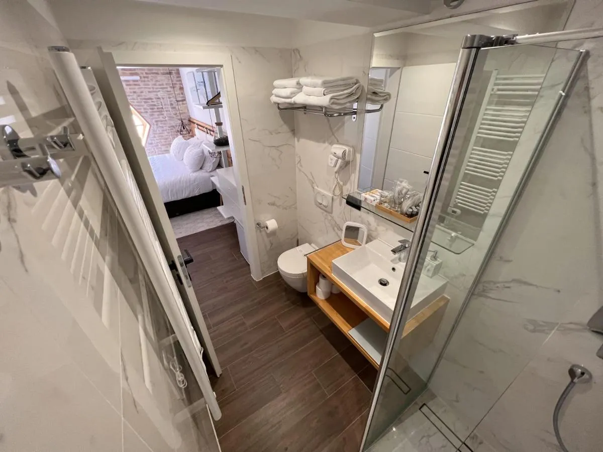 Image 2 of On the Square Suites
