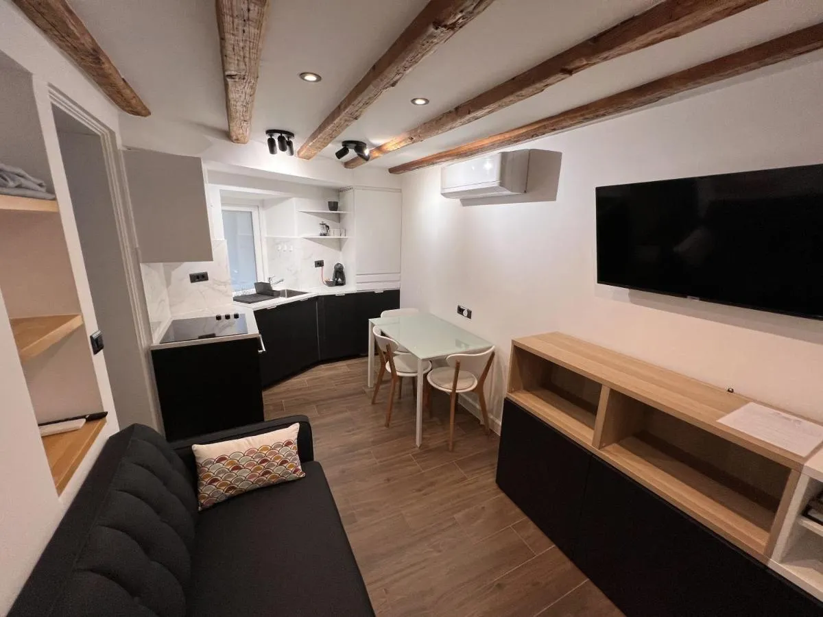 Image 3 of On the Square Suites