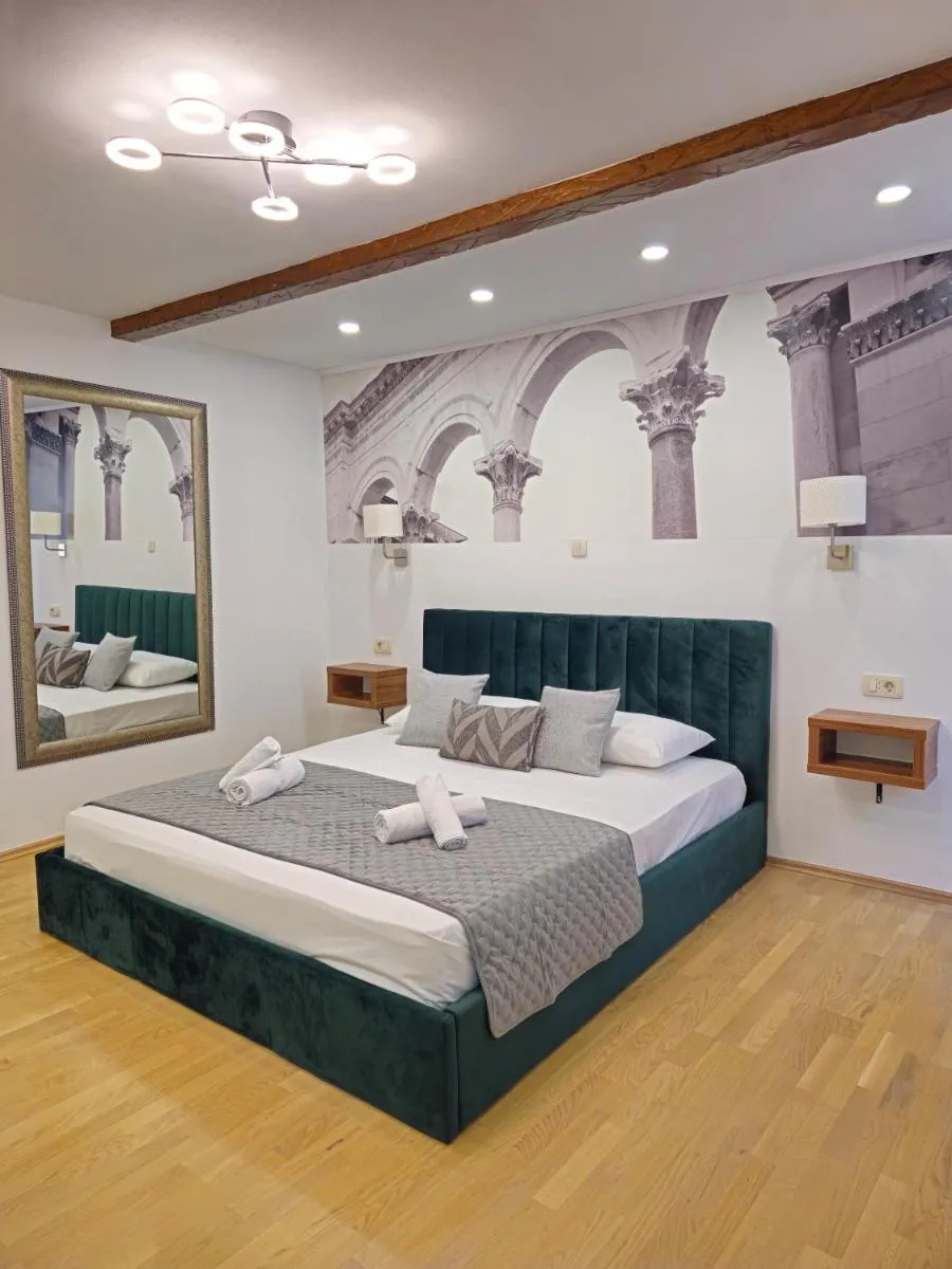 Image 3 of Palace Luxury Room