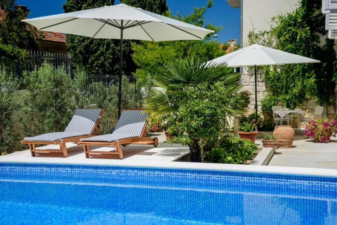 Image of Palace Schön Milesi – esense of prestige – private pool – free parking – old money style luxury rooms – BURALUX properties