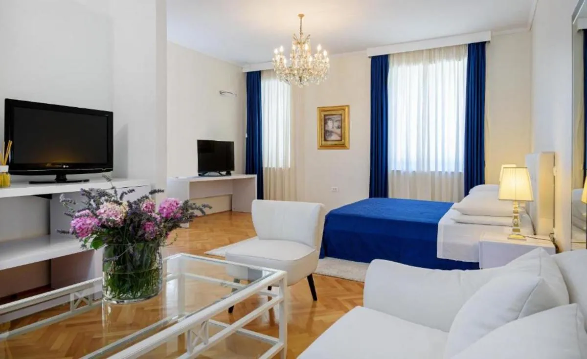 Image 1 of Palace Schön Milesi – esense of prestige – private pool – free parking – old money style luxury rooms – BURALUX properties