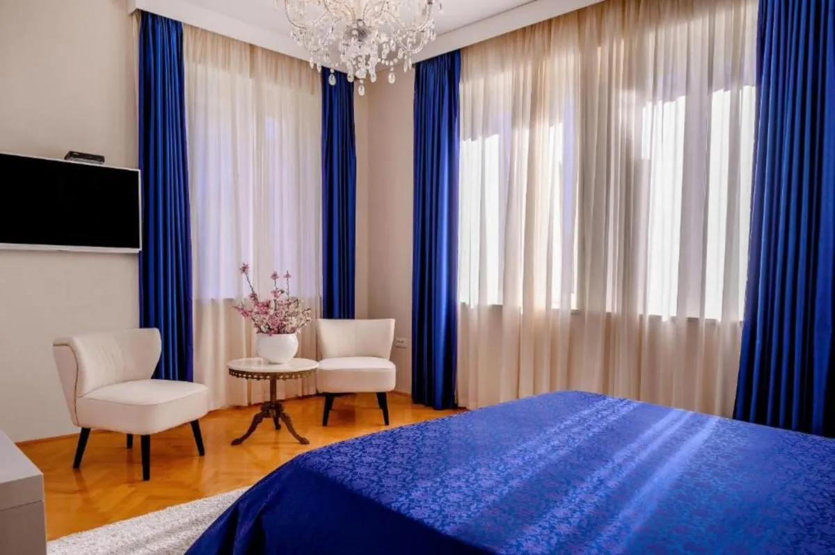 Image 4 of Palace Schön Milesi – esense of prestige – private pool – free parking – old money style luxury rooms – BURALUX properties