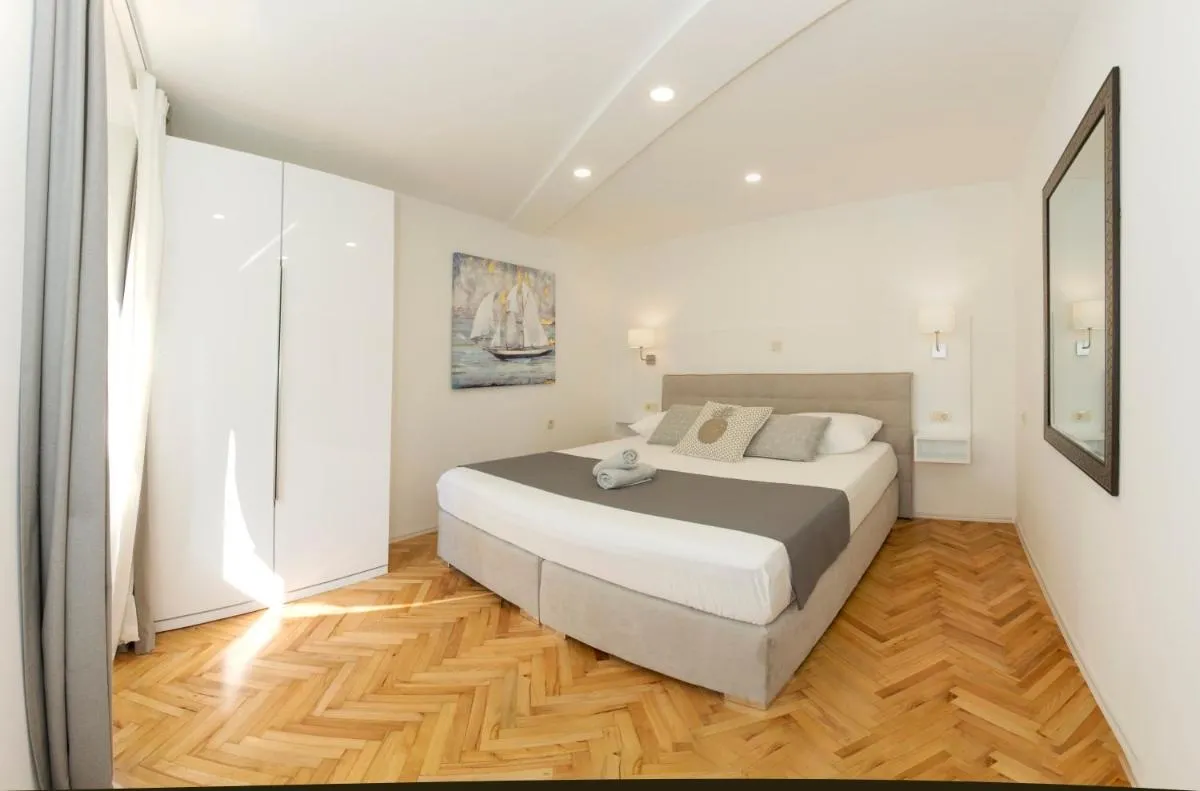 Image 6 of Palace apartment