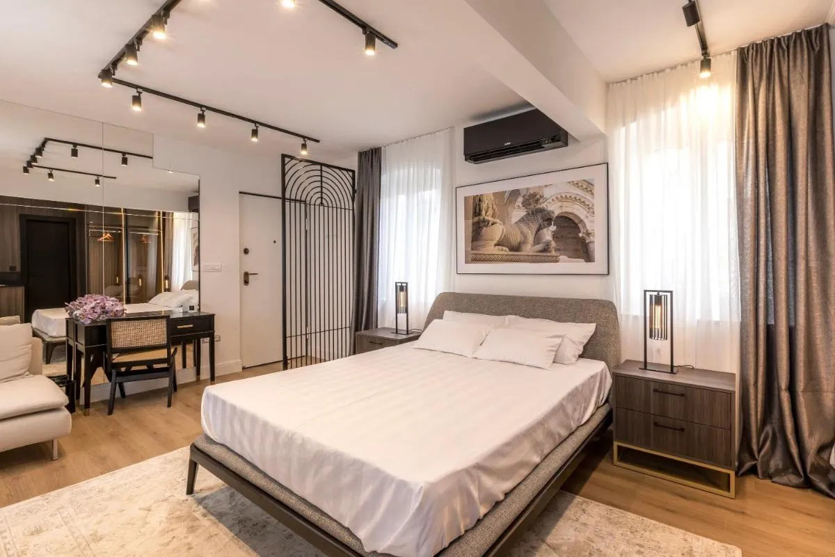 Image 6 of Palazzo Romano Suite 2