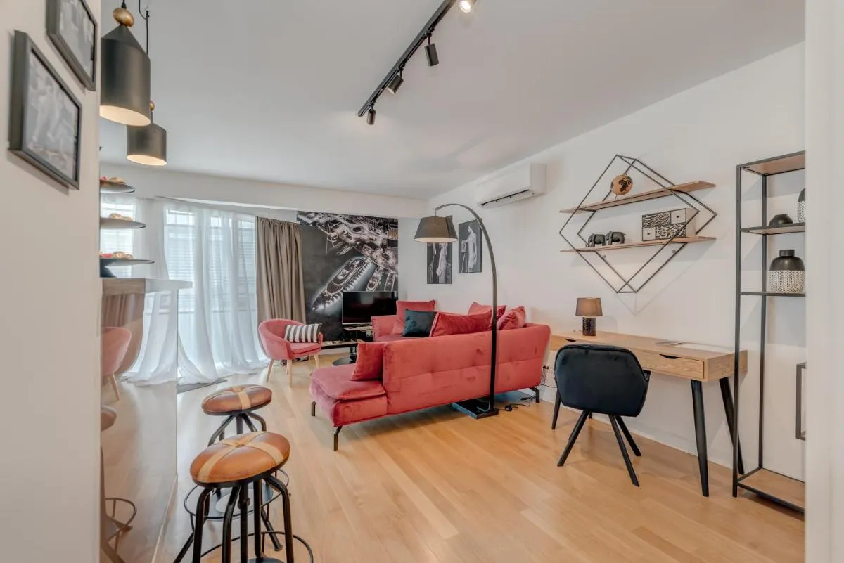 Image 4 of Paparazzi Apartment