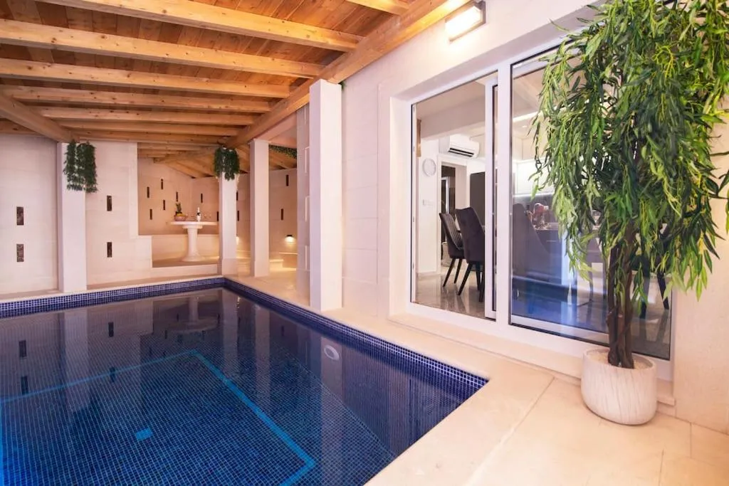 Image 3 of Paradise House Split