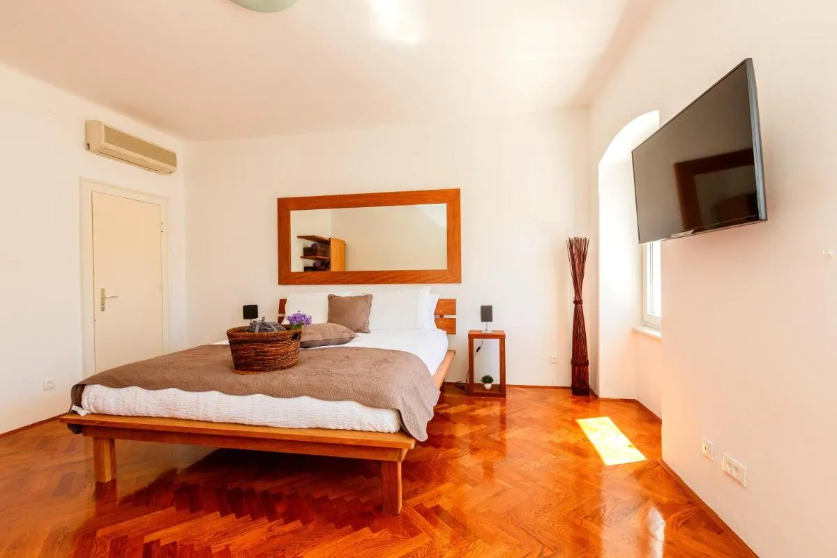 Image 3 of Piazza dei Signori Penthouse