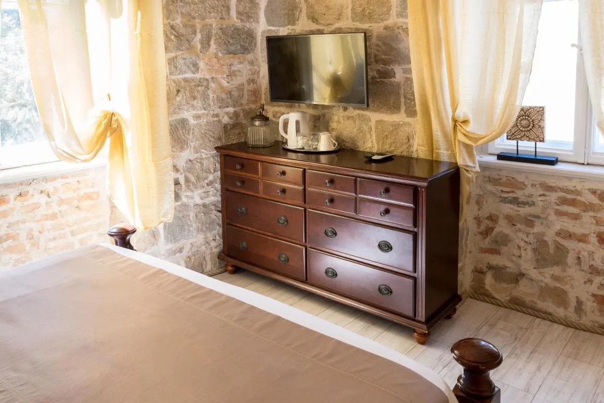 Image 2 of Pietra Rossa