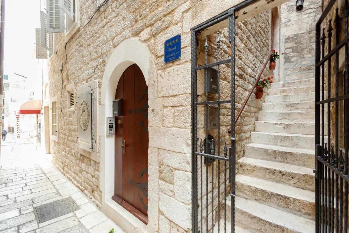 Image 2 of Porta Orientalis