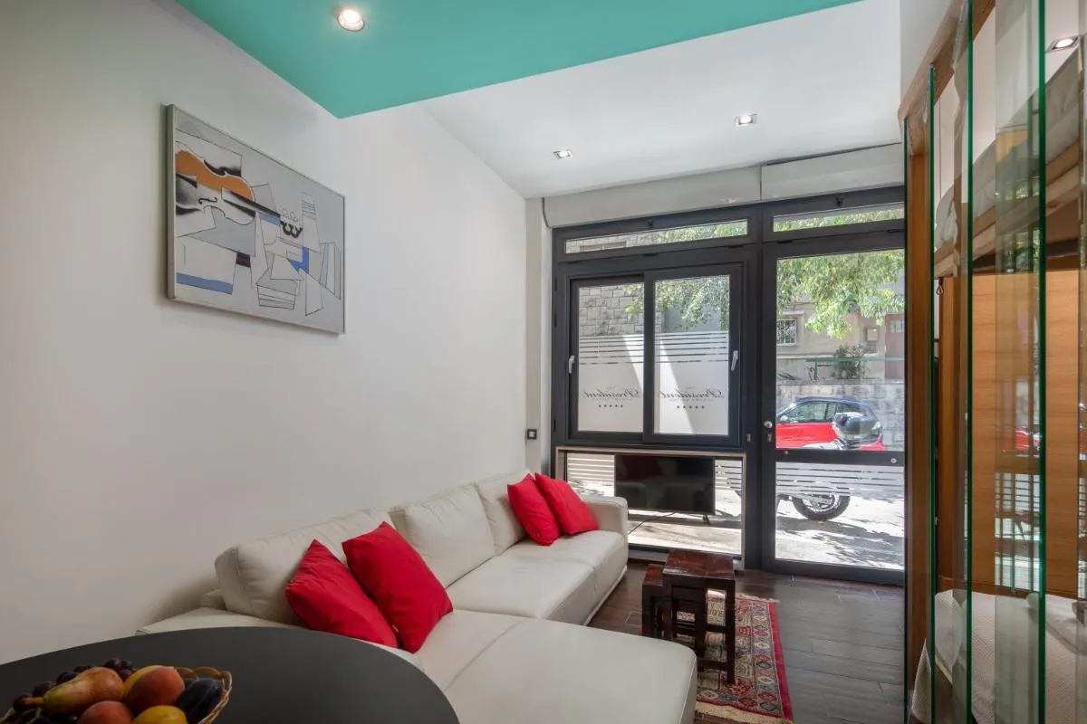 Image 4 of President Suites