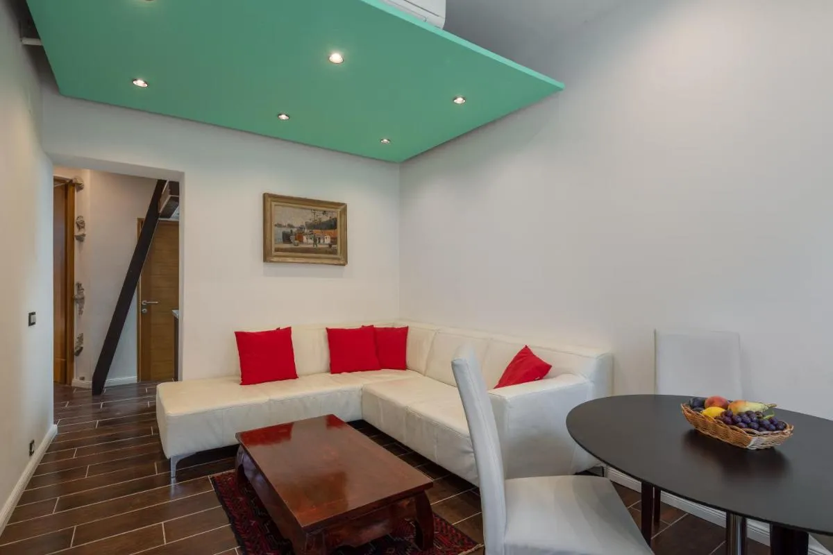 Image 2 of President Suites