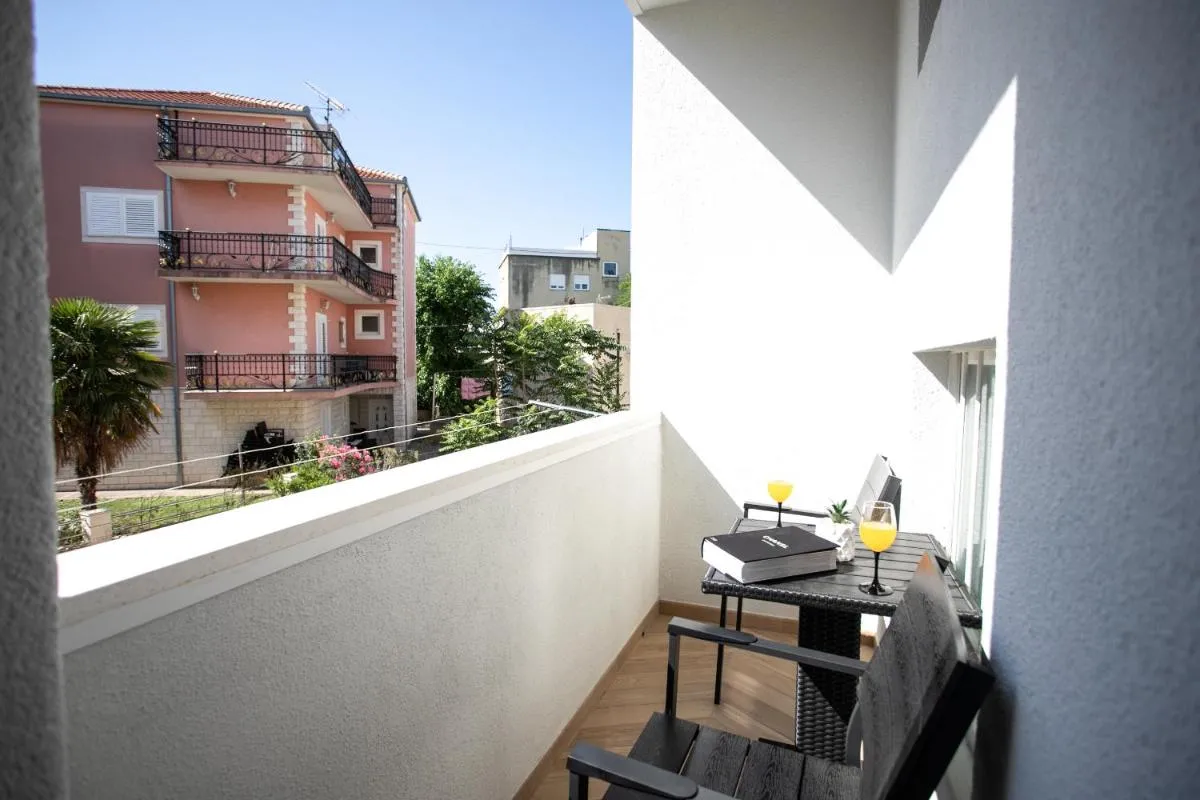 Image 3 of Prestigious Downtown Apartment