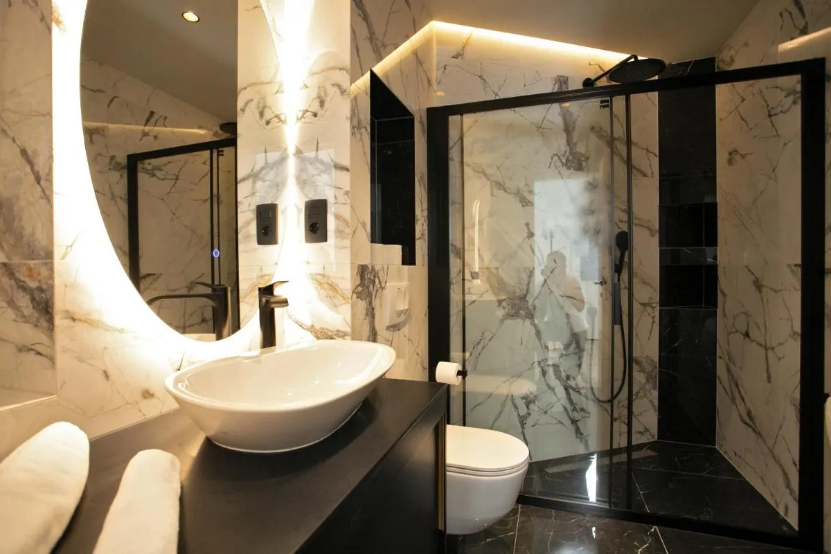 Image 2 of Prestigious Downtown Apartment