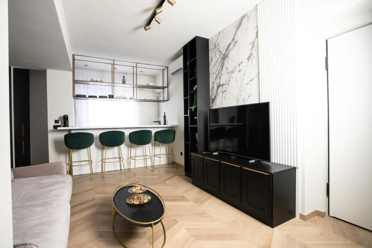 Image 4 of Prestigious Downtown Apartment
