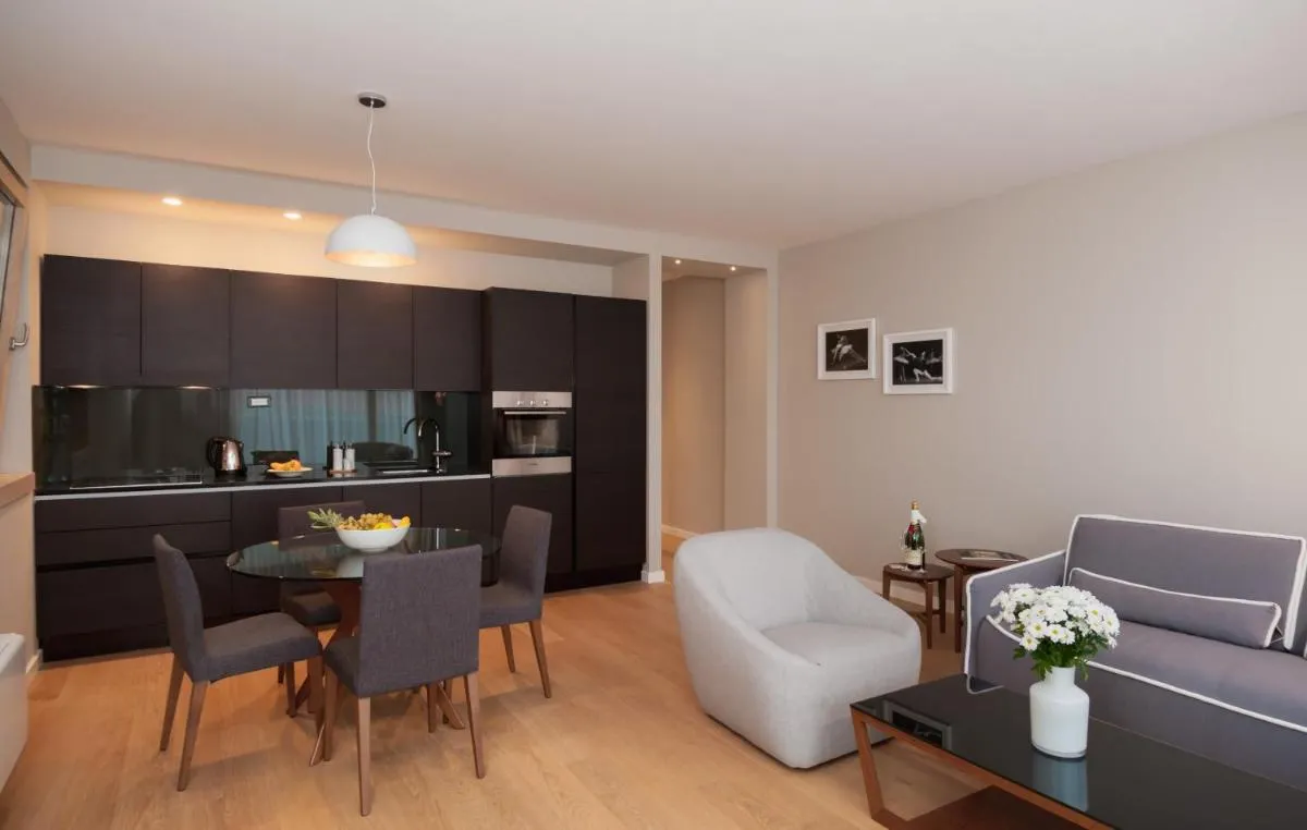 Image 3 of Residence by Vestibul Palace