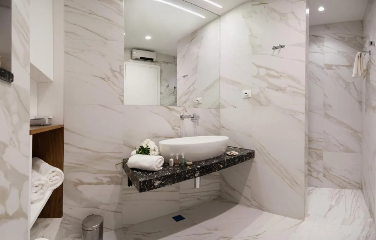 Image 2 of Residence by Vestibul Palace