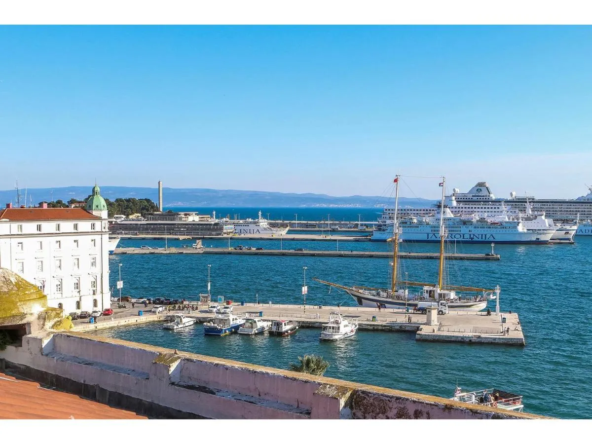 Image 3 of Riva Royal Lounge Apartment