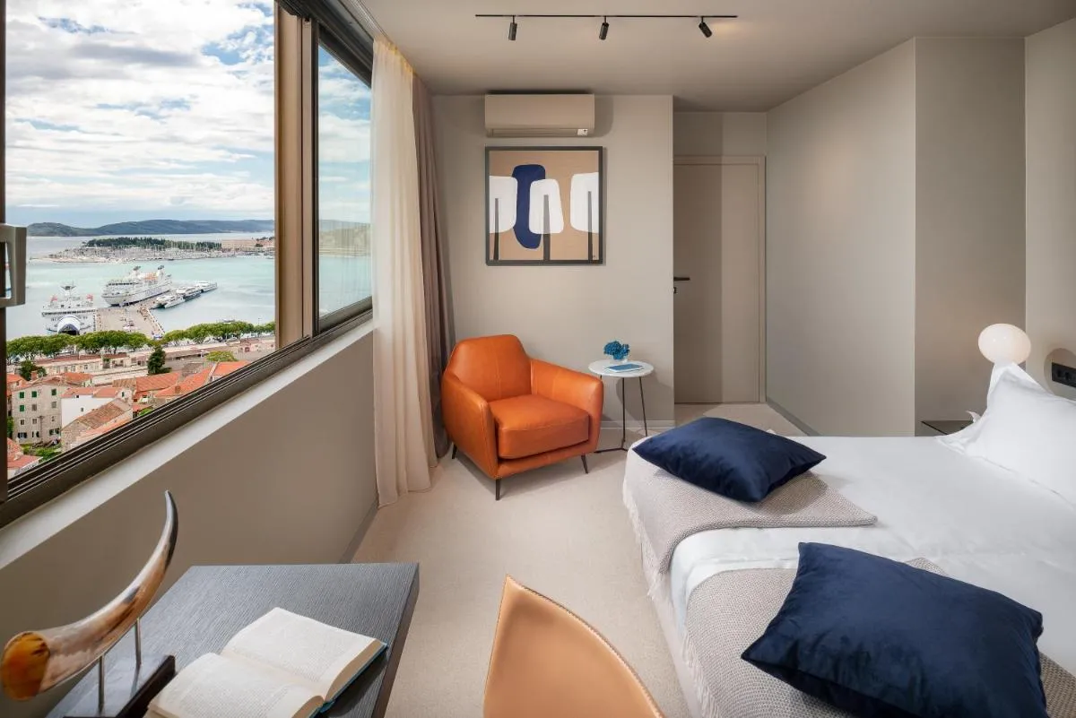Image 1 of Royal Suites-Sky