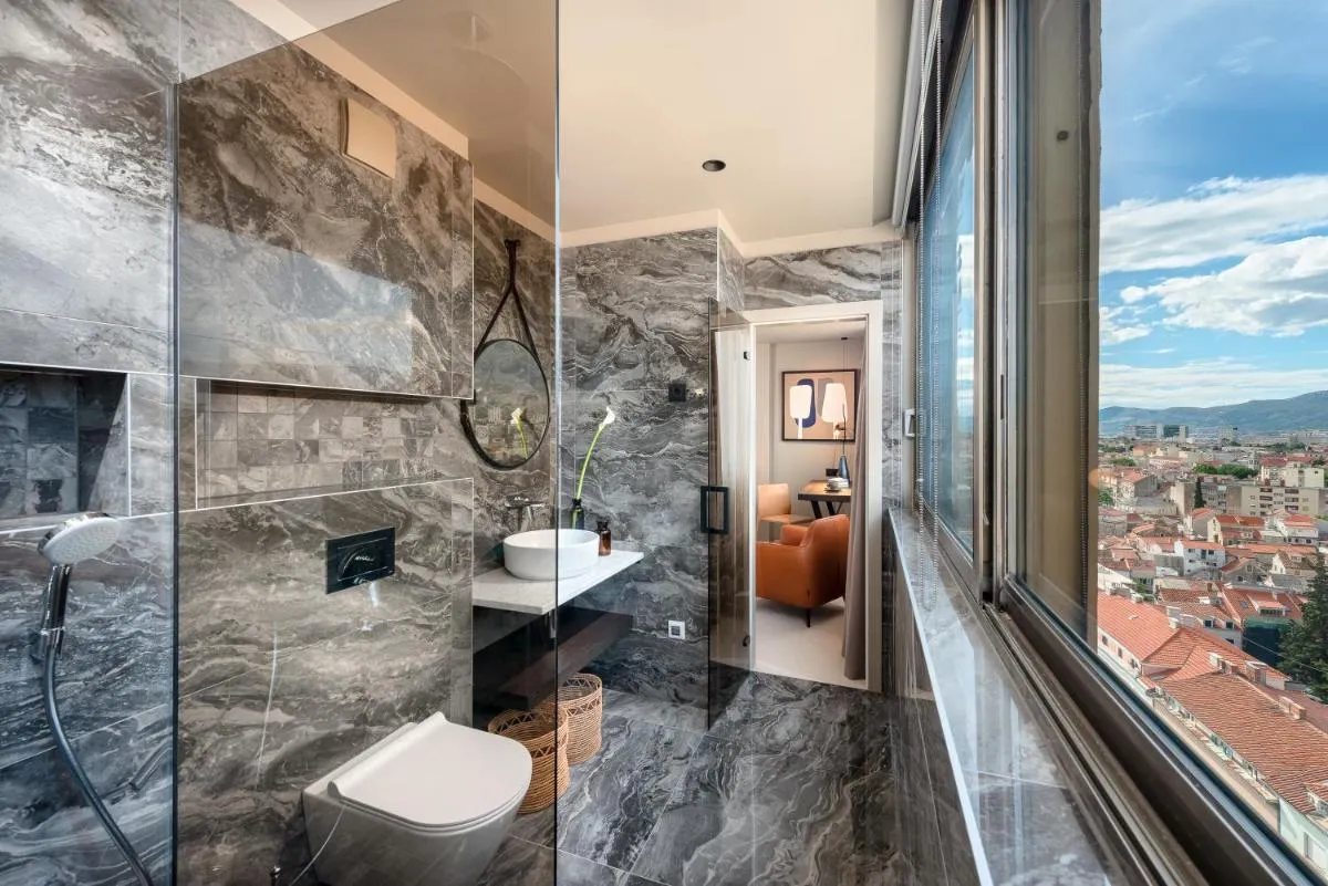 Image 2 of Royal Suites-Sky