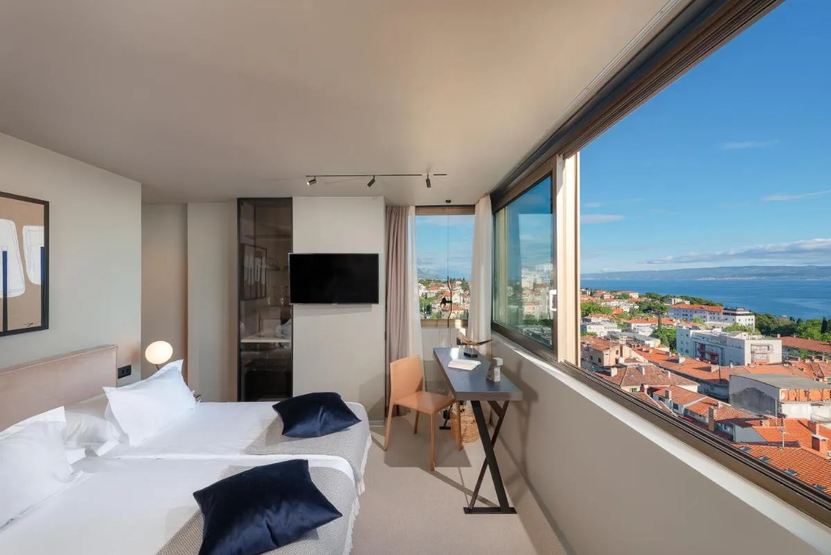 Image 4 of Royal Suites-Sky