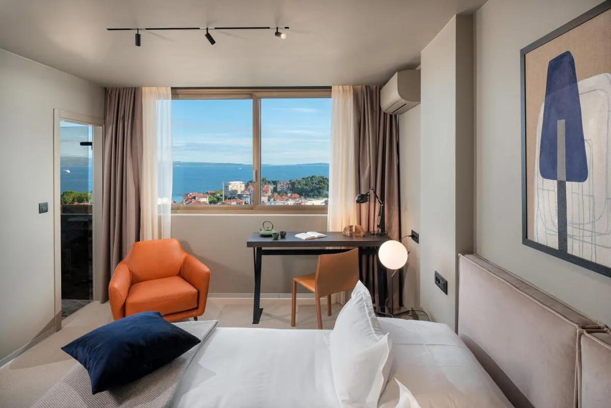 Image 5 of Royal Suites-Sky