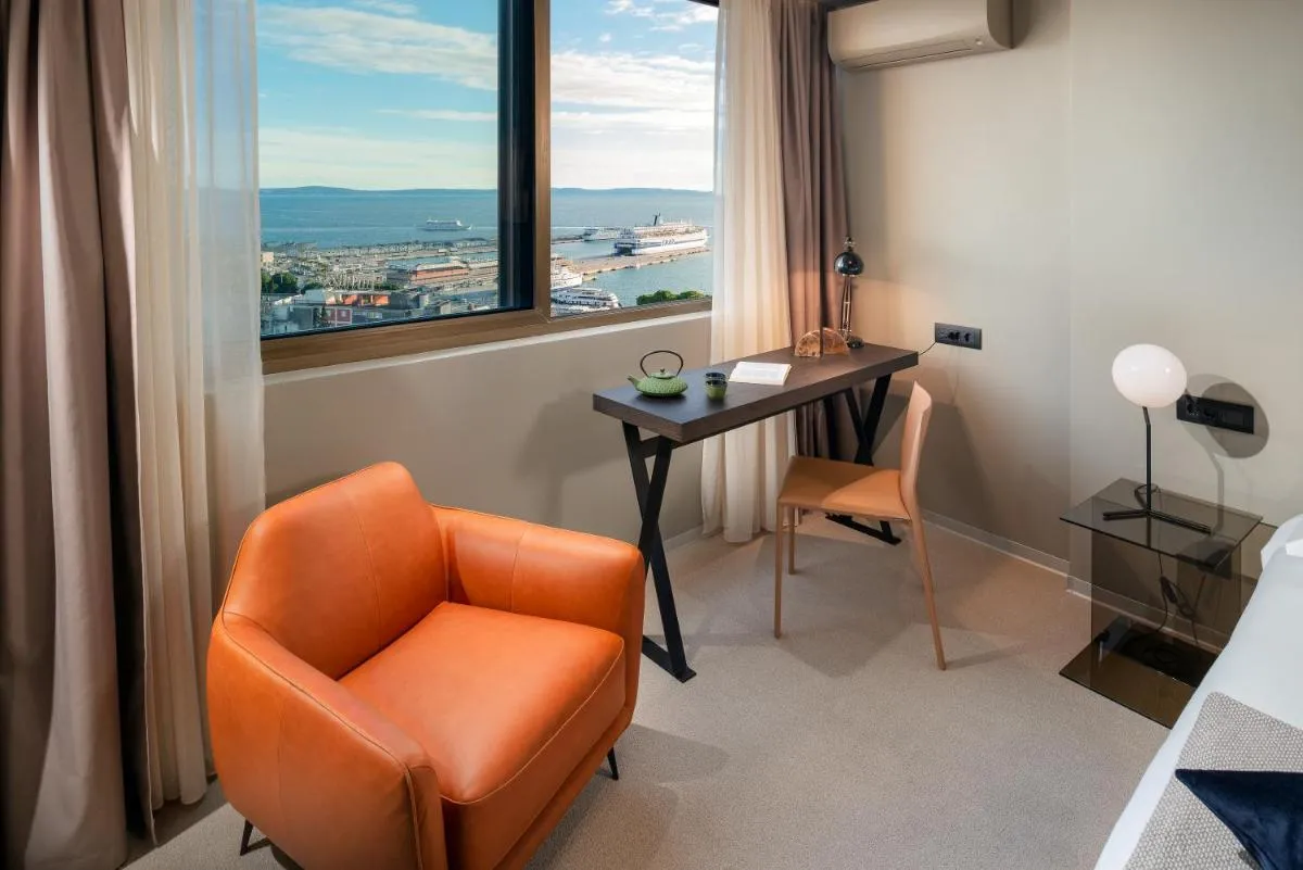 Image 3 of Royal Suites-Sky