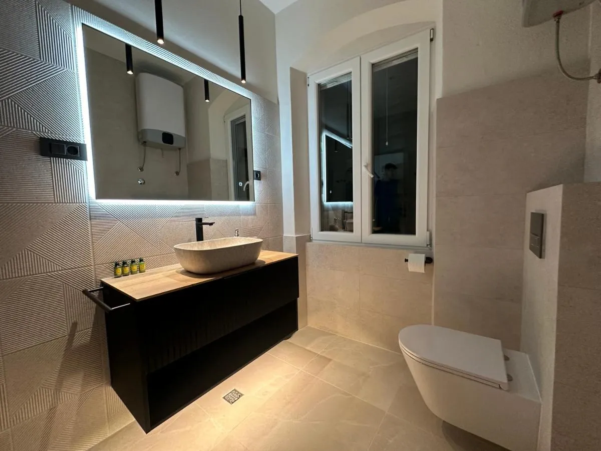 Image 2 of Scala Suites
