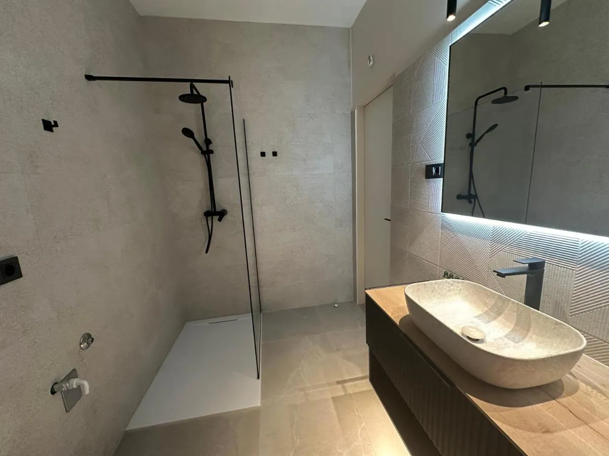 Image 5 of Scala Suites