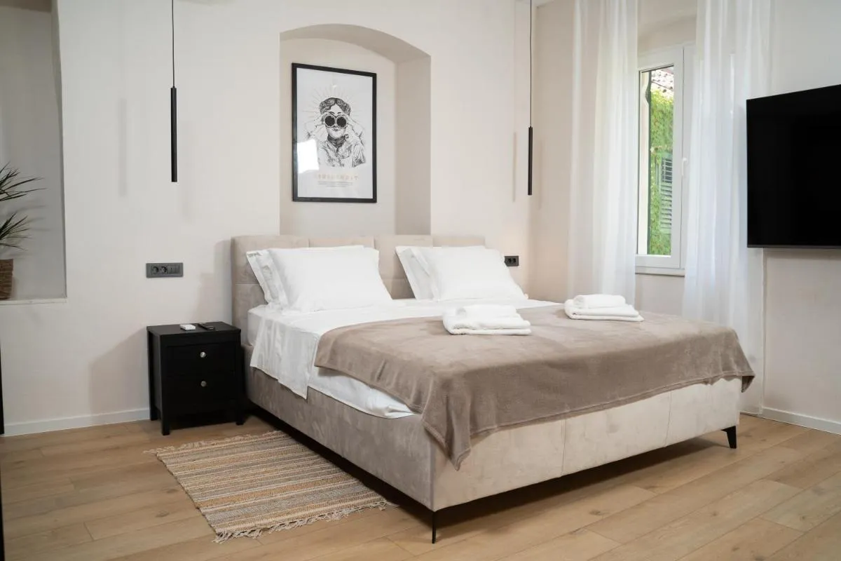 Image 1 of Scala Suites