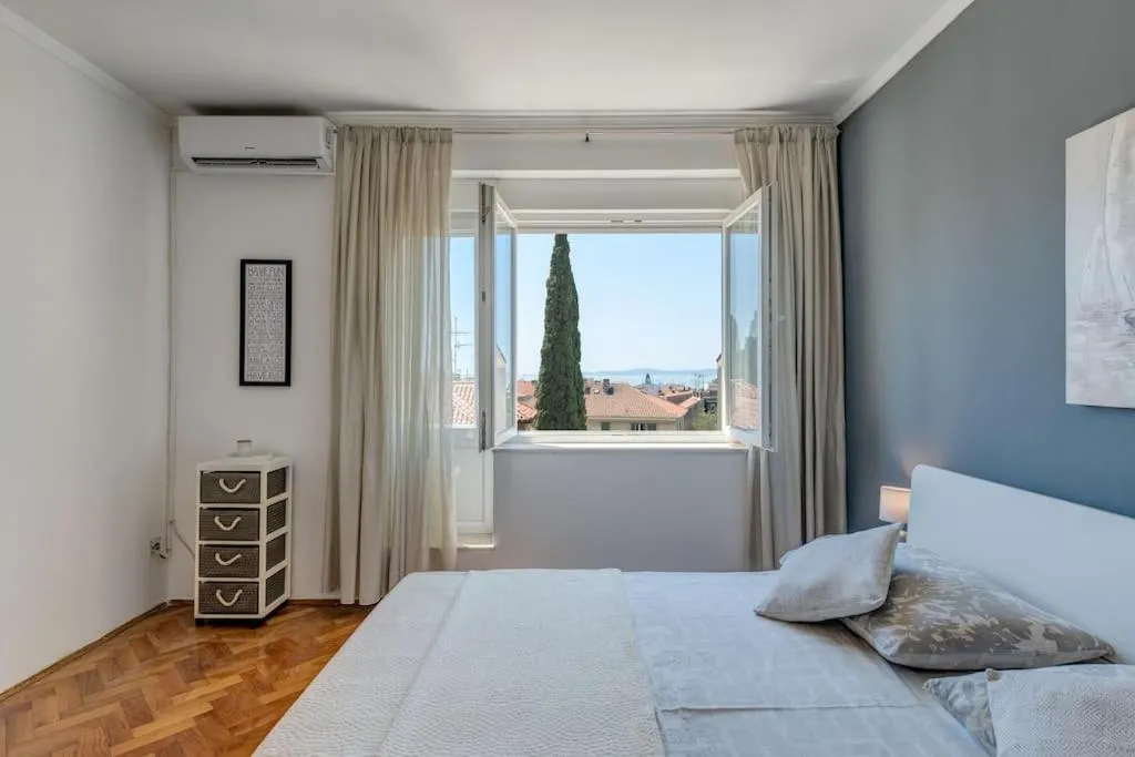 Image 1 of SeaView Apartment in City Centre