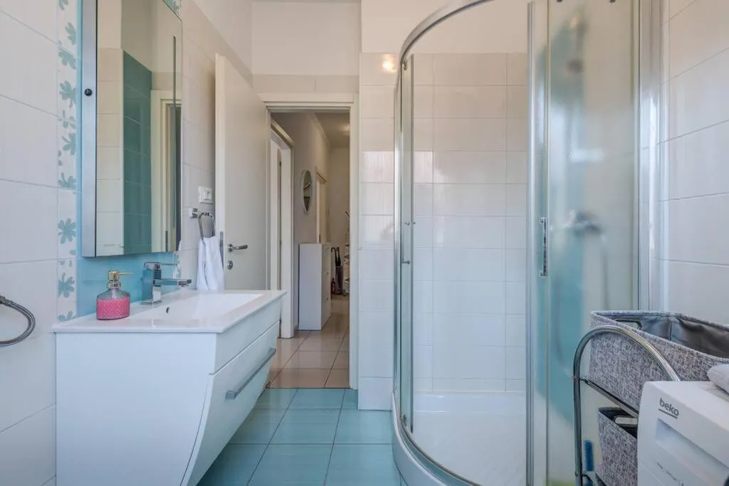 Image 2 of SeaView Apartment in City Centre