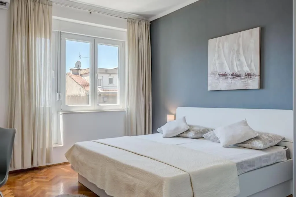Image 6 of SeaView Apartment in City Centre