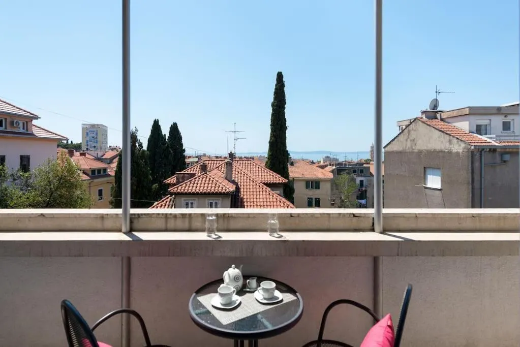Image 5 of SeaView Apartment in City Centre