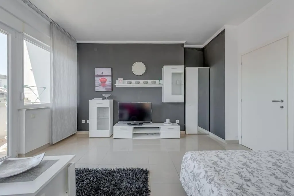 Image 4 of SeaView Apartment in City Centre
