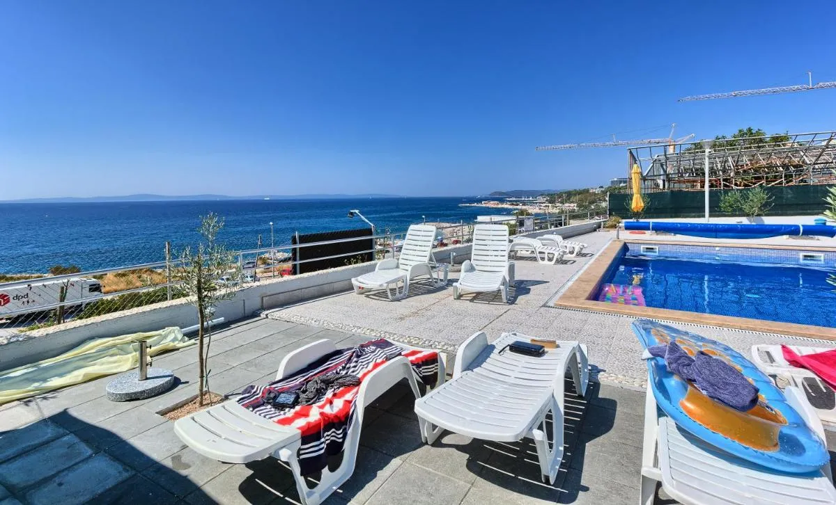 Image 6 of Seaside Apartments