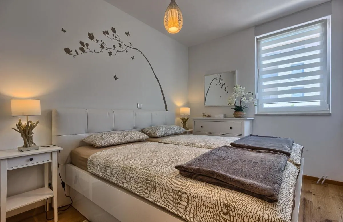 Image 1 of Seaside Apartments