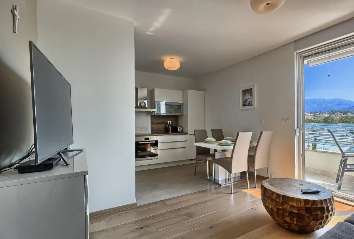 Image 4 of Seaside Apartments
