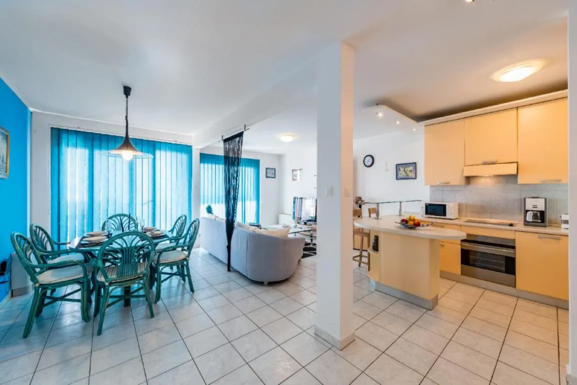 Image of Sea view Apartment Reno w/garage