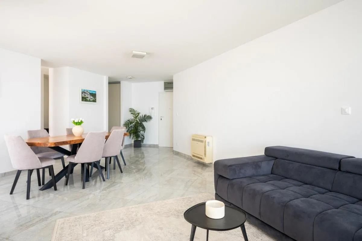 Image 3 of Sea view apartment by Nono Ban