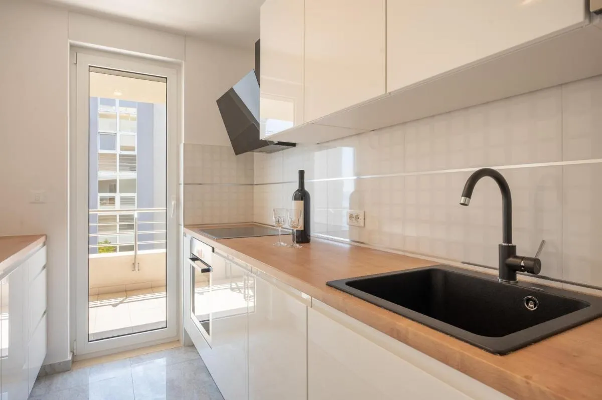 Image 2 of Sea view apartment by Nono Ban