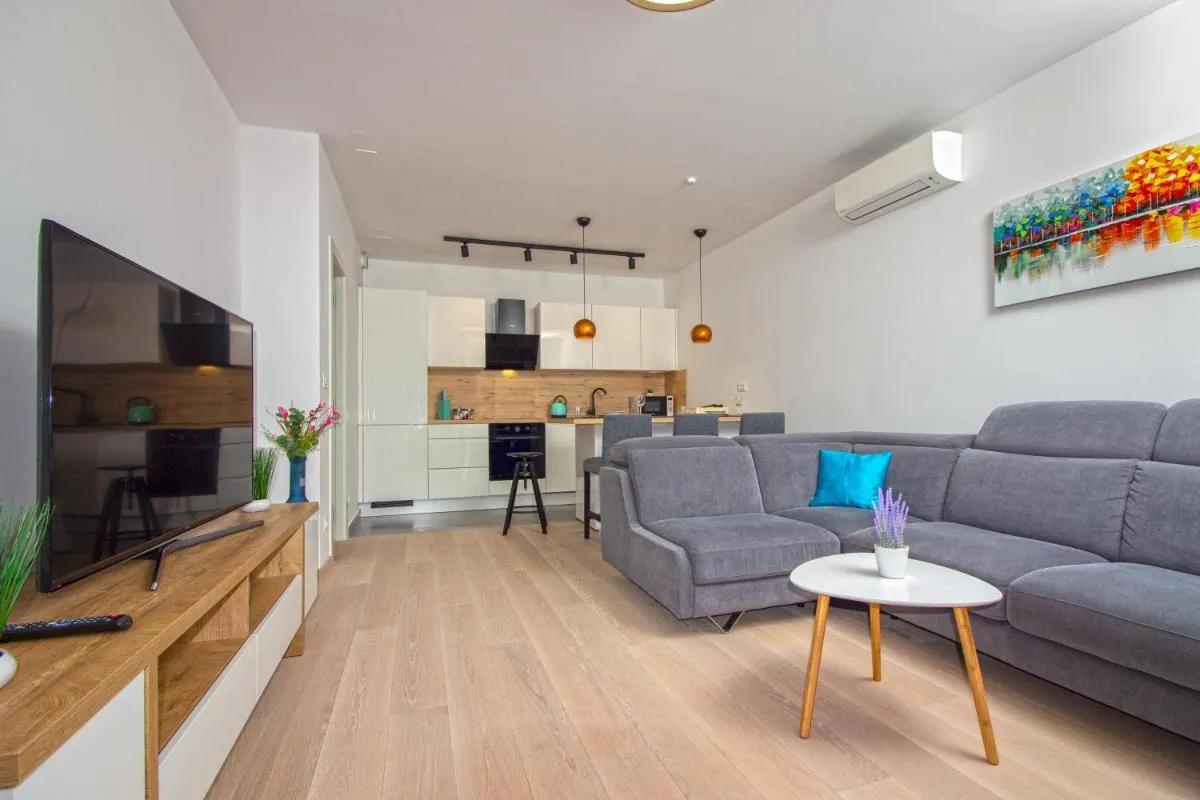 Image 4 of Sky Di Mare – Free private Garage