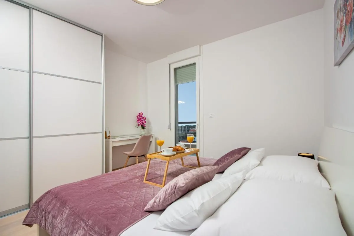 Image 1 of Sky Di Mare – Free private Garage