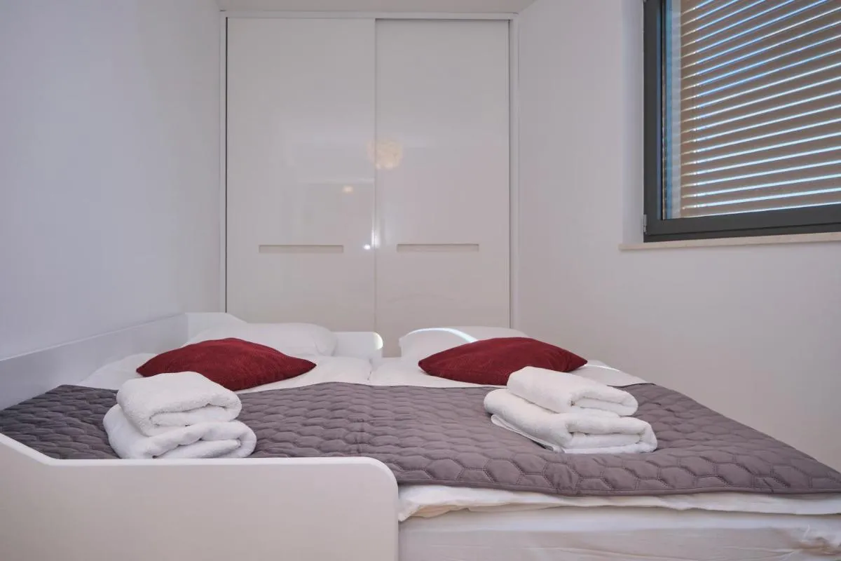 Image 3 of SolStar Apartment