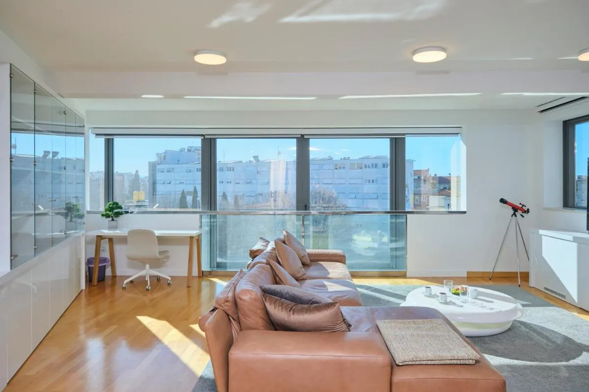 Image 6 of SolStar Apartment