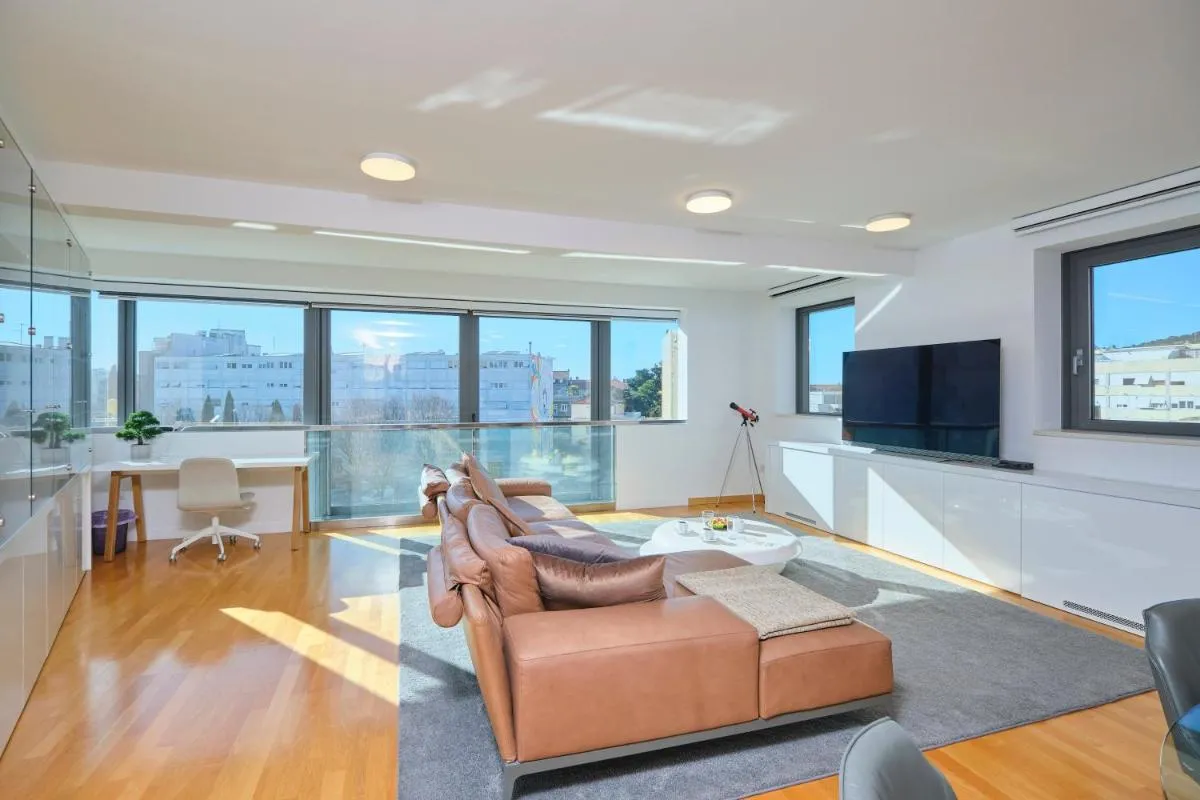 Image 5 of SolStar Apartment