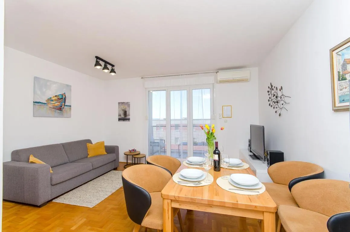 Image of Spacious apartment Smile with terrace and secure garage